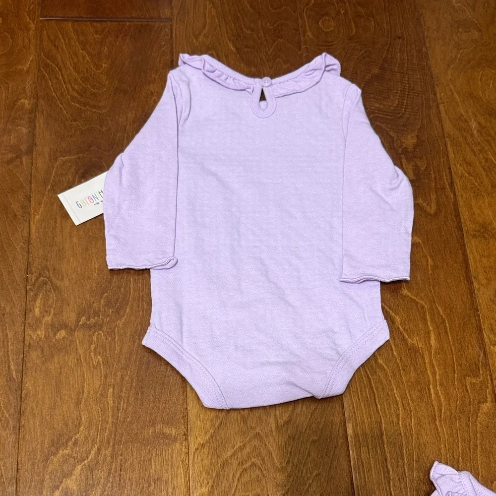 NWT Size 0-3M Garanimals Lavender Ruffle Long Sleeve Onesie